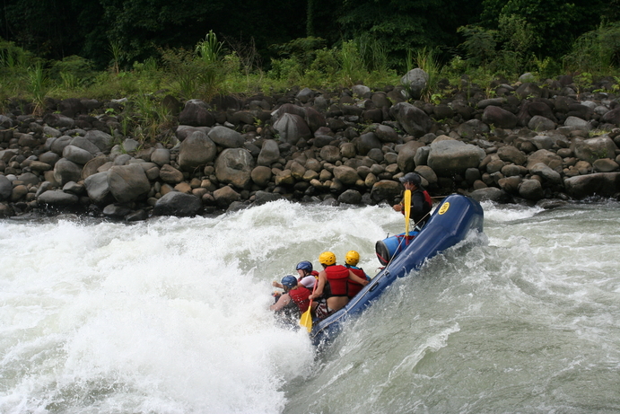 whitewater rafting at Rio Pacuare